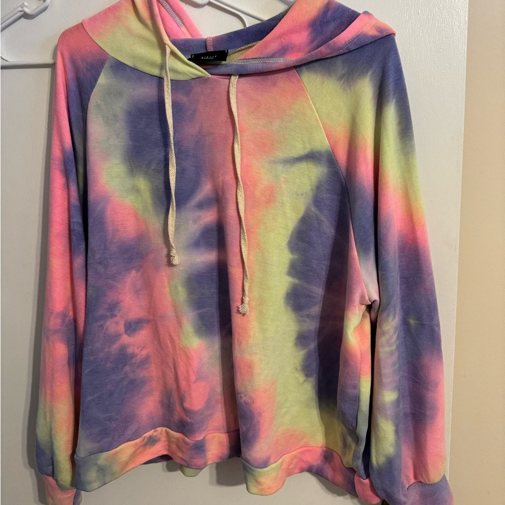 Vici multi color pull over, size medium